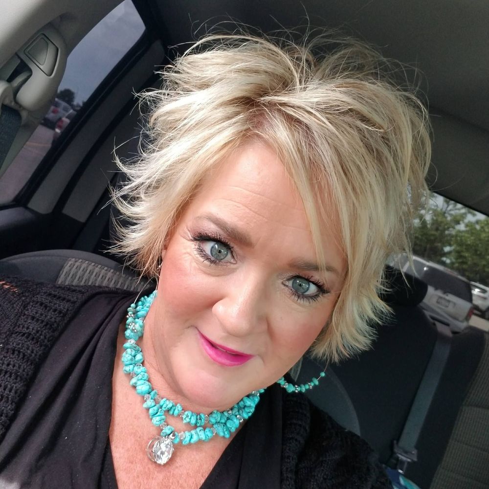 Meet your Posher, Ellie